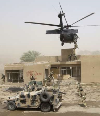 Americké speciální síly na letišti v Iráku, srpen 2009